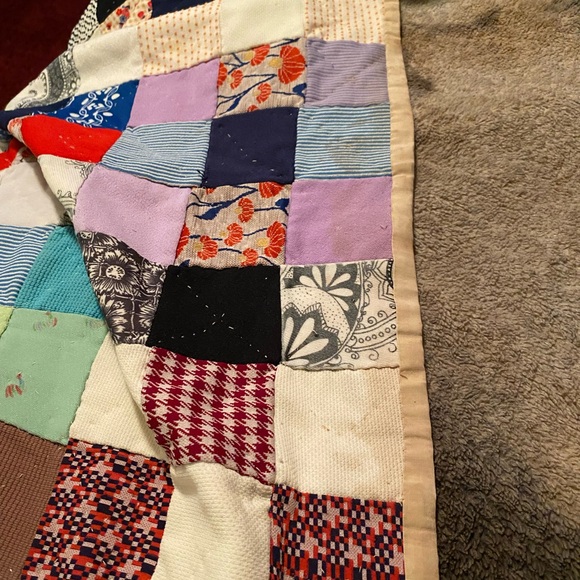 ‘Handmade Square patch quilt, - Picture 8 of 8